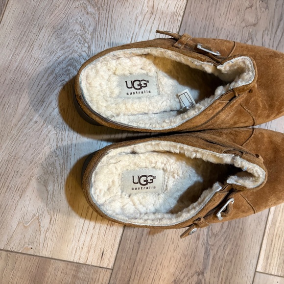 Ugg clog mule size 8.5 - Picture 2 of 3